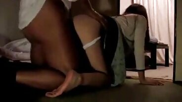 చిక్కటి లాటినా తెలుగు లో సెక్స్ కమ్స్‌లట్ తన మొదటి సన్నివేశంలో ఇబ్బంది పడుతోంది