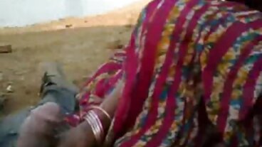 స్కింపీ దుస్తులలో తెలుగు లో సెక్స్ వీడియోస్ అందగత్తె